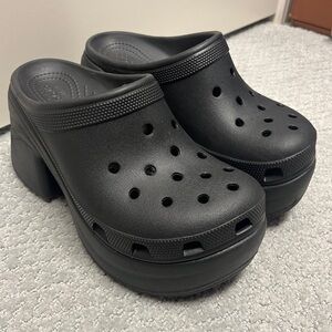 Black crocs heels